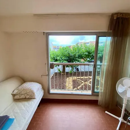 A 100m De La A4, Rez-de-chaussee * Agde